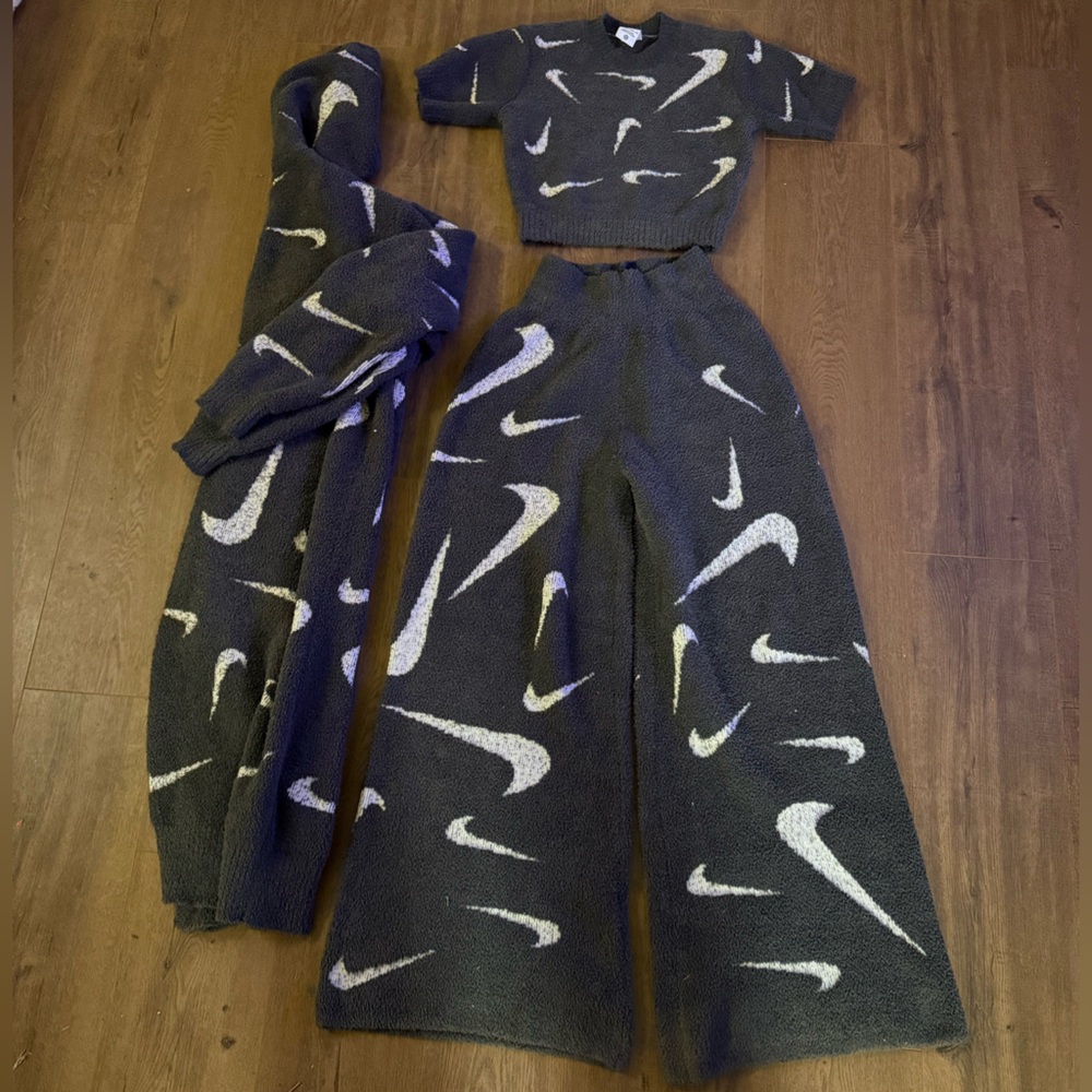 Boucle Beauty! Nike Phoenix Cozy Boucle Set